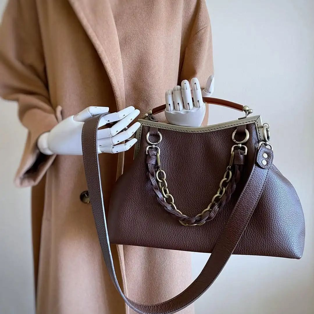 Lost in Vintage Larger Natural – обзор и цена Top Handle Patent Bag